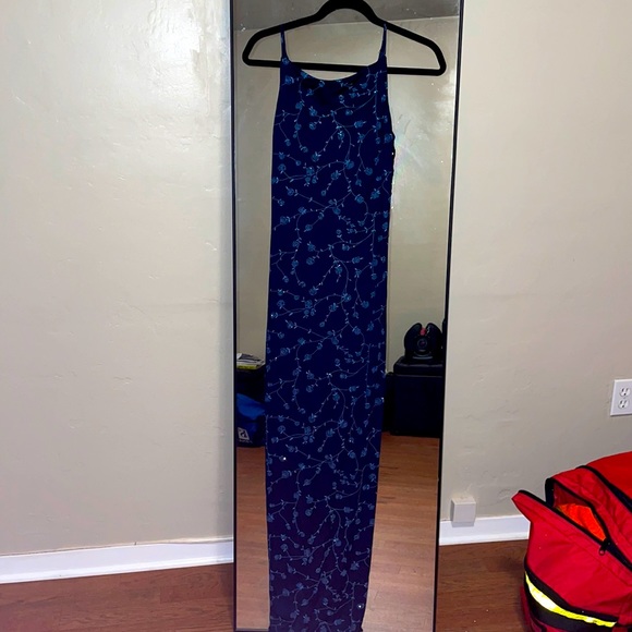 City Triangles Dresses & Skirts - City triangles midi floral dress.